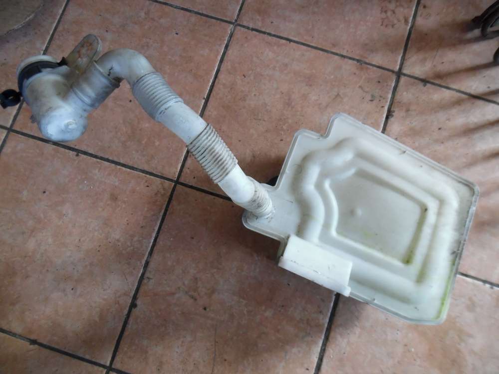 VW Golf V 1K Wischwasserbehlter mit Pumpe 1K0955453