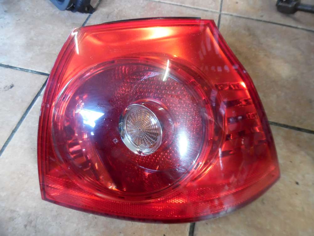 VW Golf V 1K R�ckleuchte R�cklicht au�en Rechts 1K6945096
