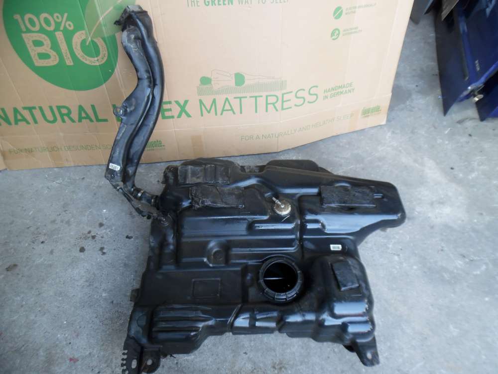 Renault Espace IV 2,2dci Kraftstofftank mit Kraftstoffrohr 8200008544 