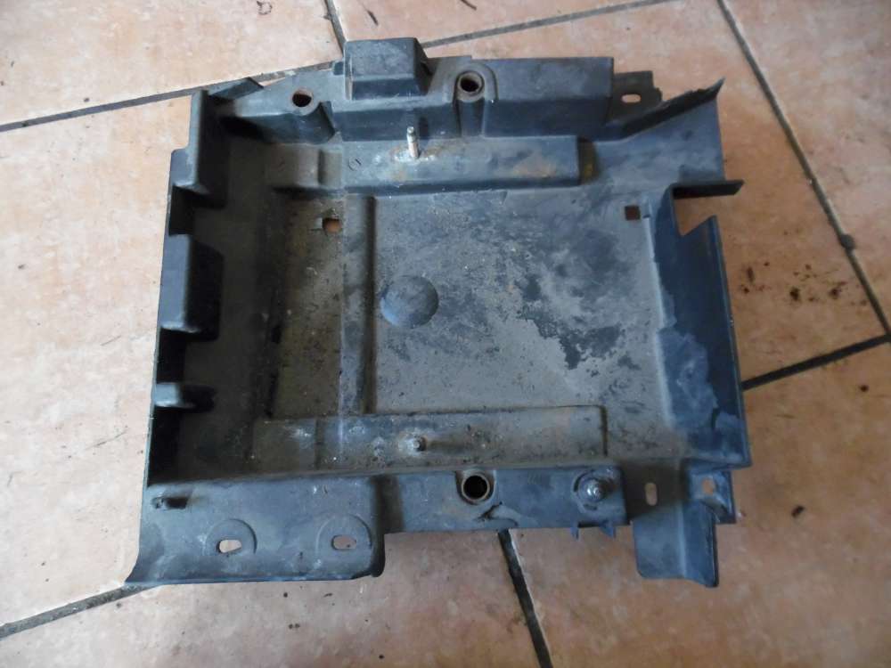Renault Espace IV Batteriehalter 8200003065