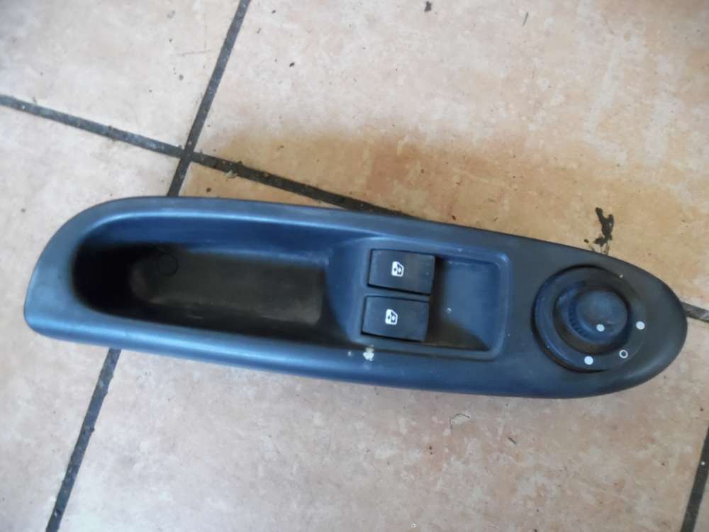 Renault Clio II 5-Trer Fensterheberschalter Vorne Links 8200084009
