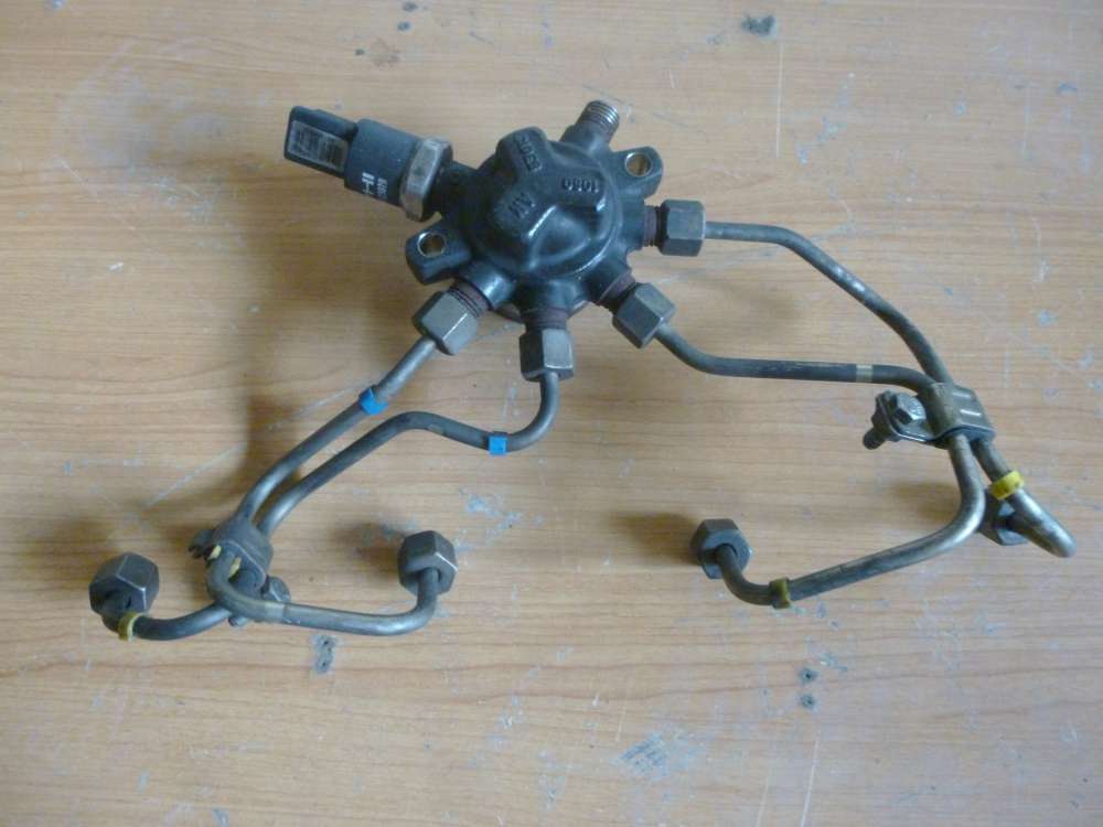 Ford Focus I 1,8TDi Mengenverteiler Verteilrohr 1S4Q9D280AA