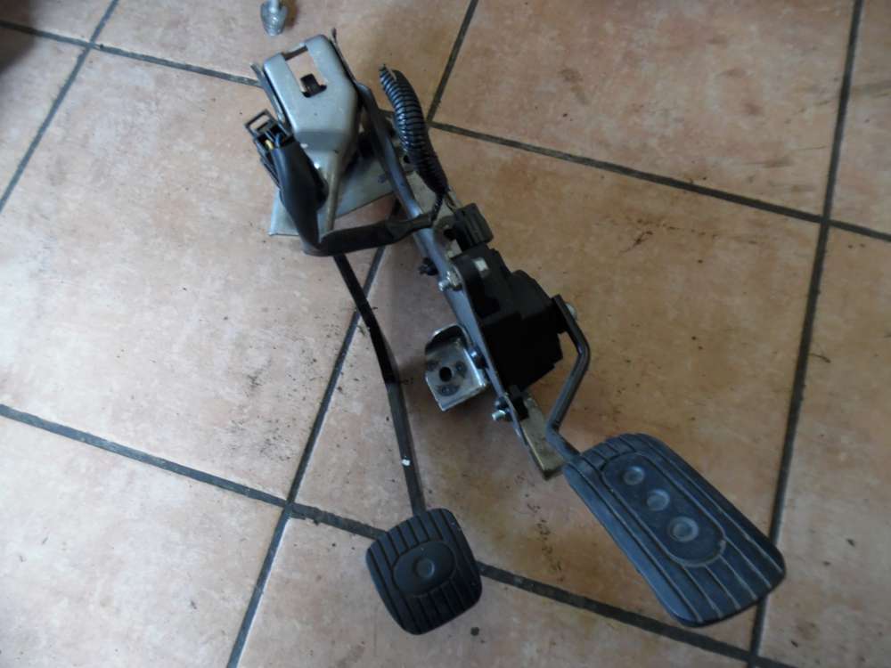 Nissan Micra K12 Pedalwerk Kupplungspedal mit Gaspedal 18002AX700