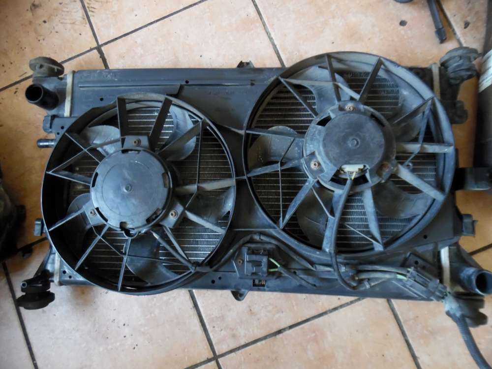 Ford Focus I Khlerlfter Lftermotor Wasserkhler 98AB-8C607