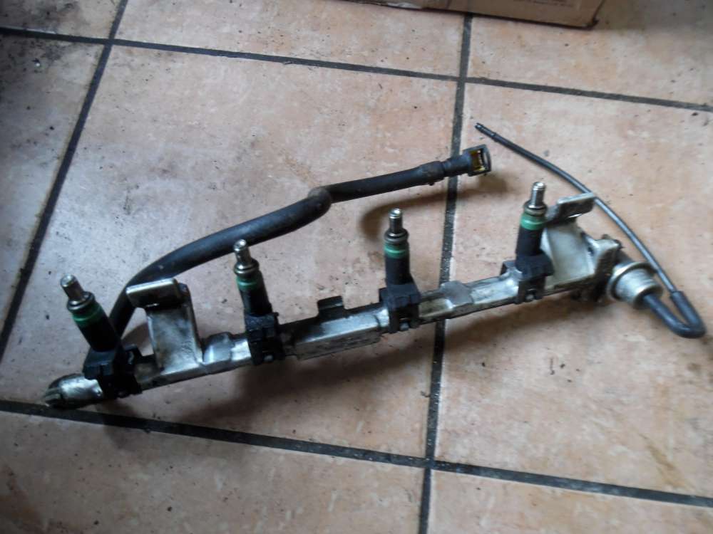 Ford Fiesta V 1,4TDCi Einspritzleiste Einspritzdse 2N1U9D280BA