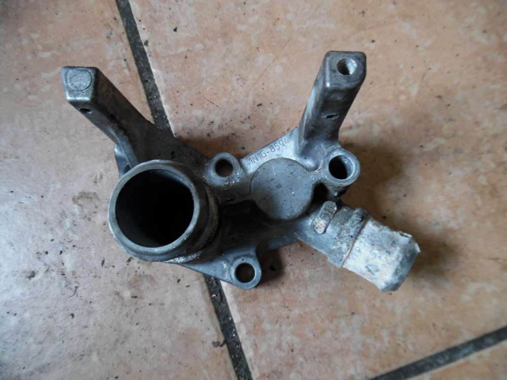 Ford Focus I 1,6i Flansch Khlwasser 1N1G-8594