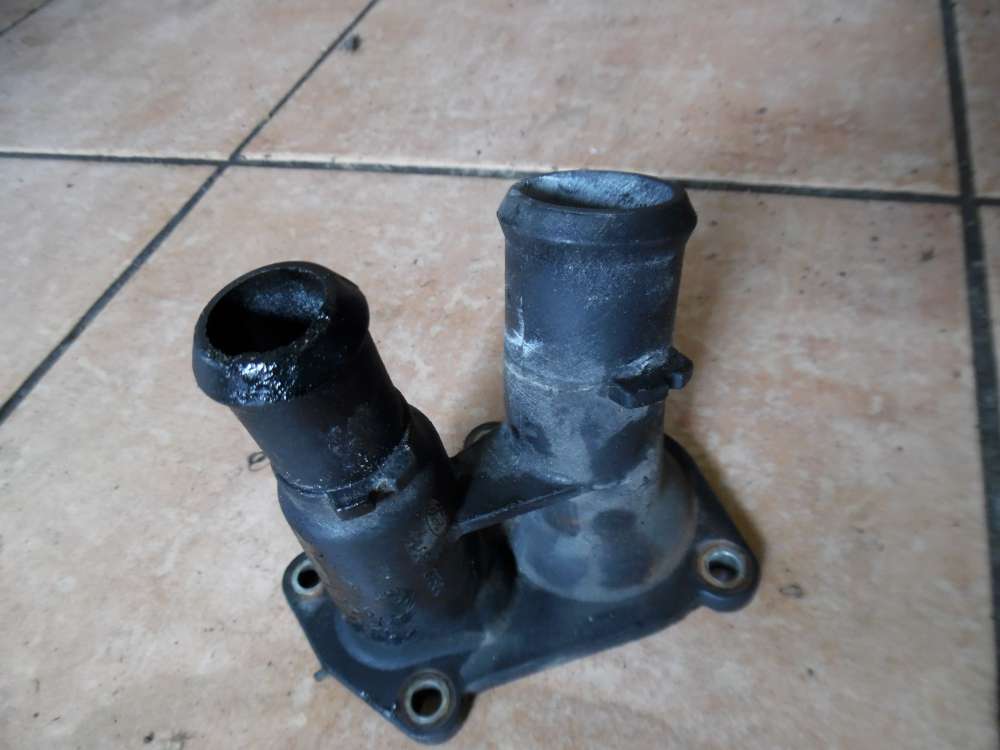 Ford Focus I Flansch Khlmittelflansch 98MM-9K478