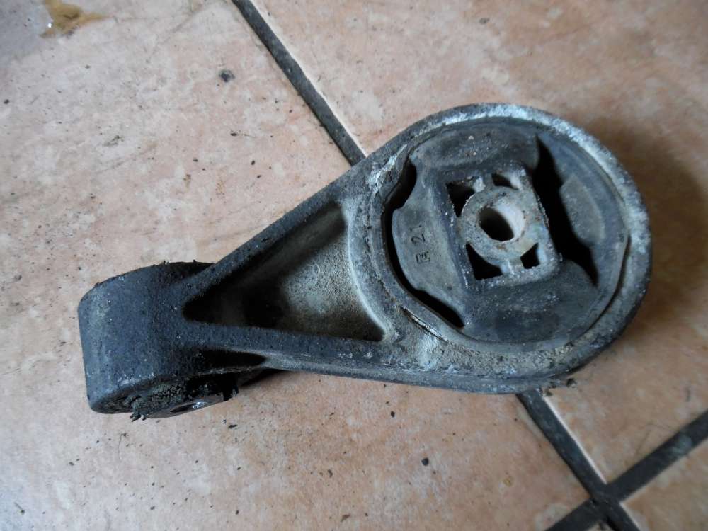 Ford Focus I 1,6i Motorhalter Motortrger unten Hinten 