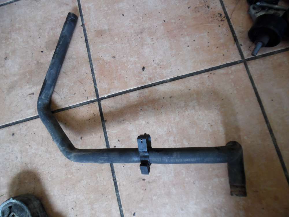 Ford Focus I 1,6i Khlwasserschlauch 98AB18K359