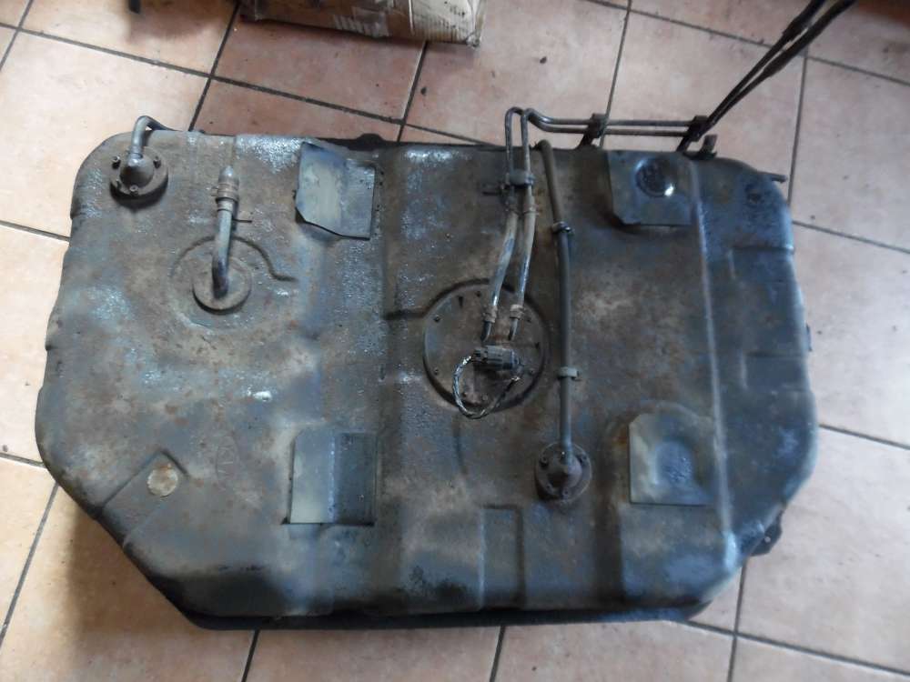 Kia Carnival I 2,9CRDi Kraftstofftank Kraftstoffpumpe 
