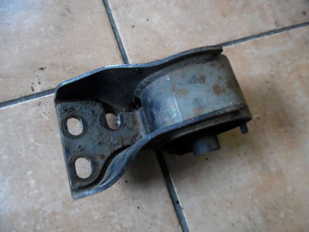 Kia Carnival I Hinterer Motorhalter