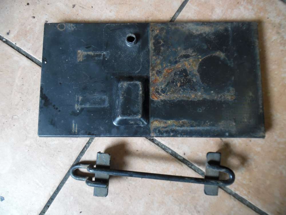 KIA Carnival I Batterietrger Halter 0K55256123