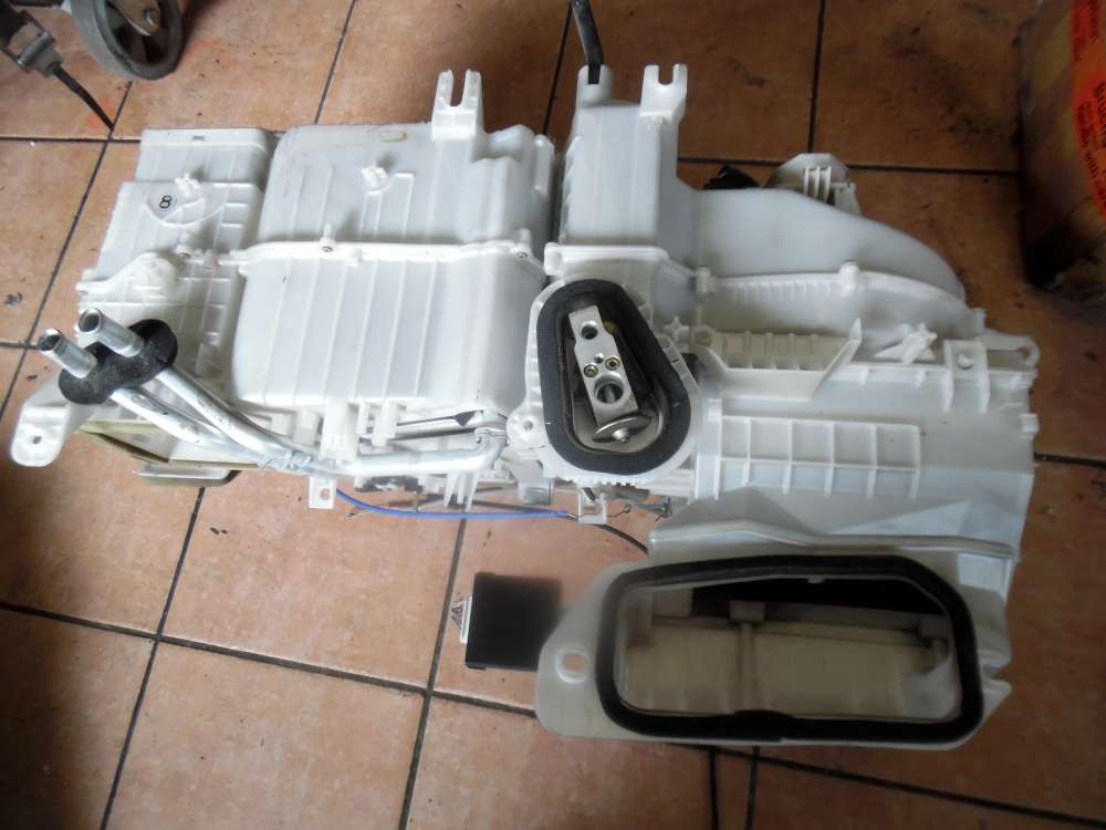 Toyota Yaris Verso Heizungskasten Geblsekasten 