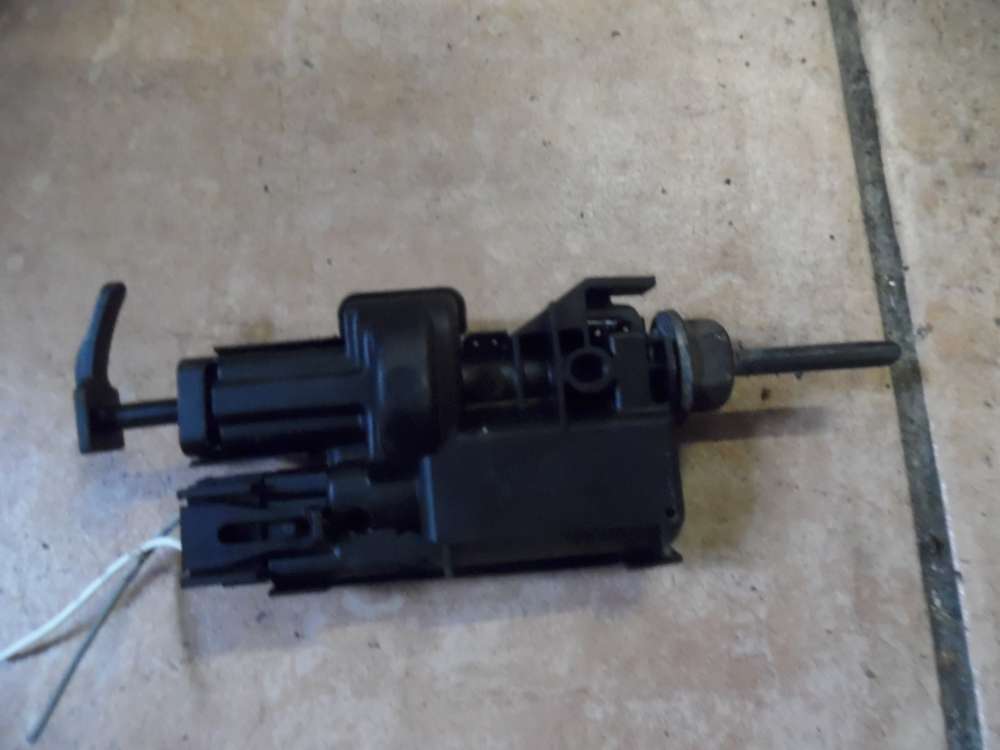 Renault Laguna III Stellmotor Stellelement Tankklappe 8200305732