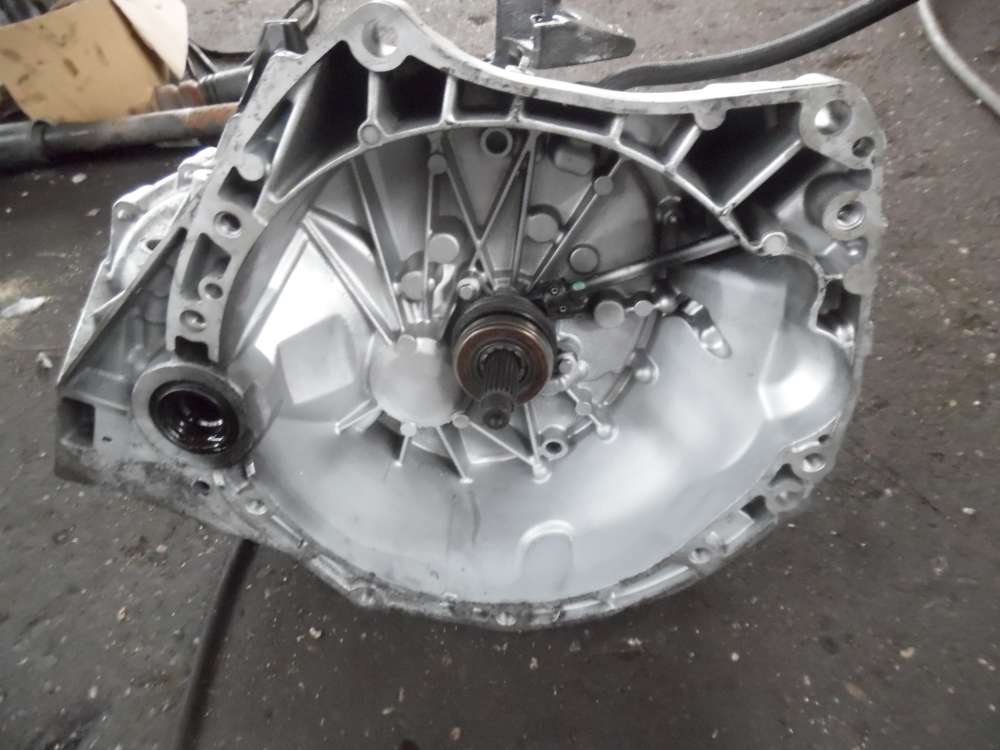 Renault Laguna III 2,0 Getriebe Schaltgetriebe 7701700565