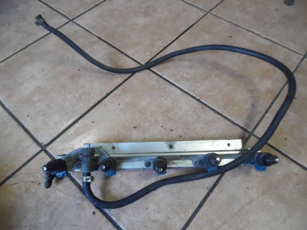 Volvo 850 2,5L Einspritzleiste Einspritzdse 