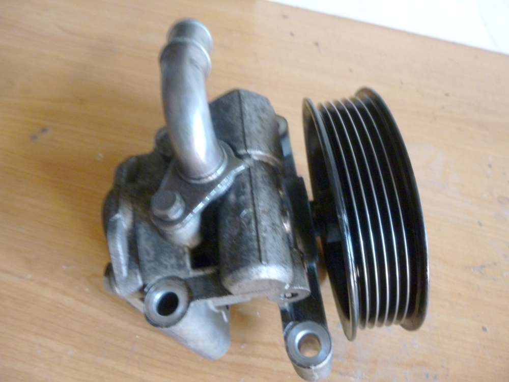 Ford Fiesta V 1,3L Servopumpe 2S6C3A656GE