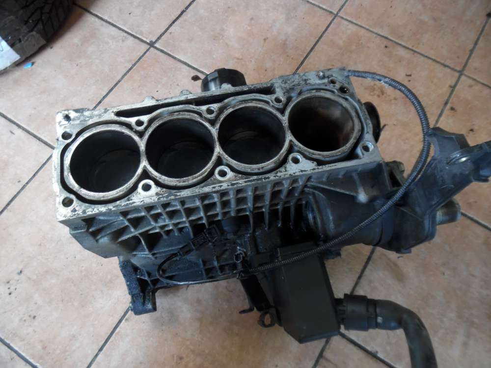 VW Polo Lupo Seat Arosa 1,0 Motorblock und 3x Kolben mit Pleuel 030103019