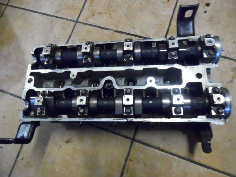 Opel Vectra B 1.8i zylinderkopf mit Nockenwelen 90501968 