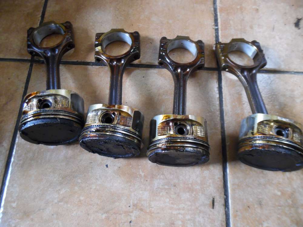 VW Golf IV 1,4L Kolben mit Pleuel