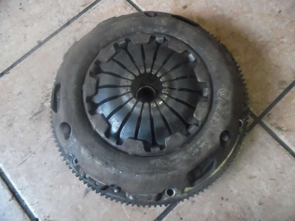 Skoda Octavia 1Z 1,6 FSI Kupplungssatz Schwungscheibe 036141026G 030105271D