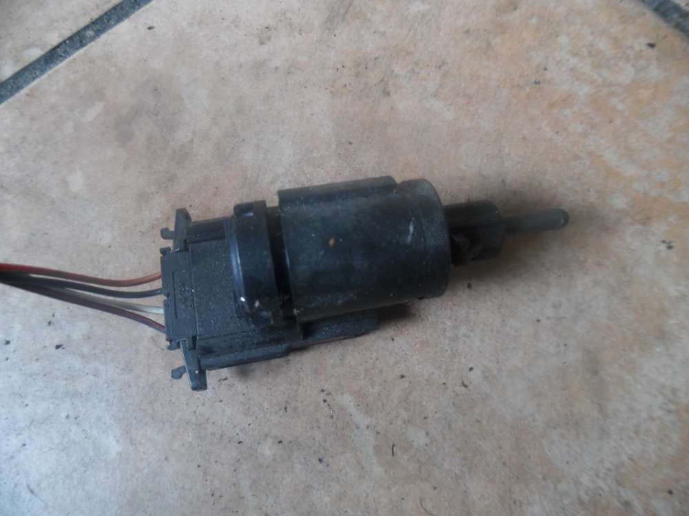 Skoda Octavia 1Z Bremslichtschalter 3B0945511A