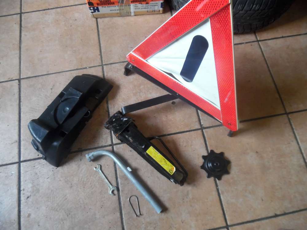 VW Polo 6N Wagenheber Bordwerkzeug mit Warndreieck 1H0012115