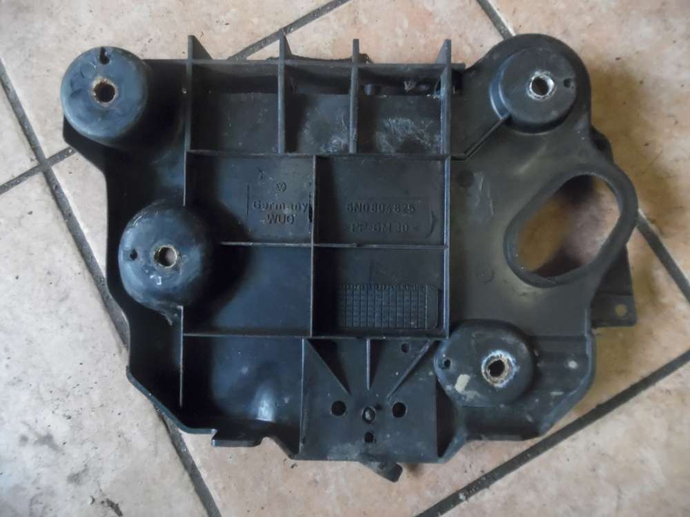 VW Polo 6N Batteriehalter Batterietr�ger 6N0804825