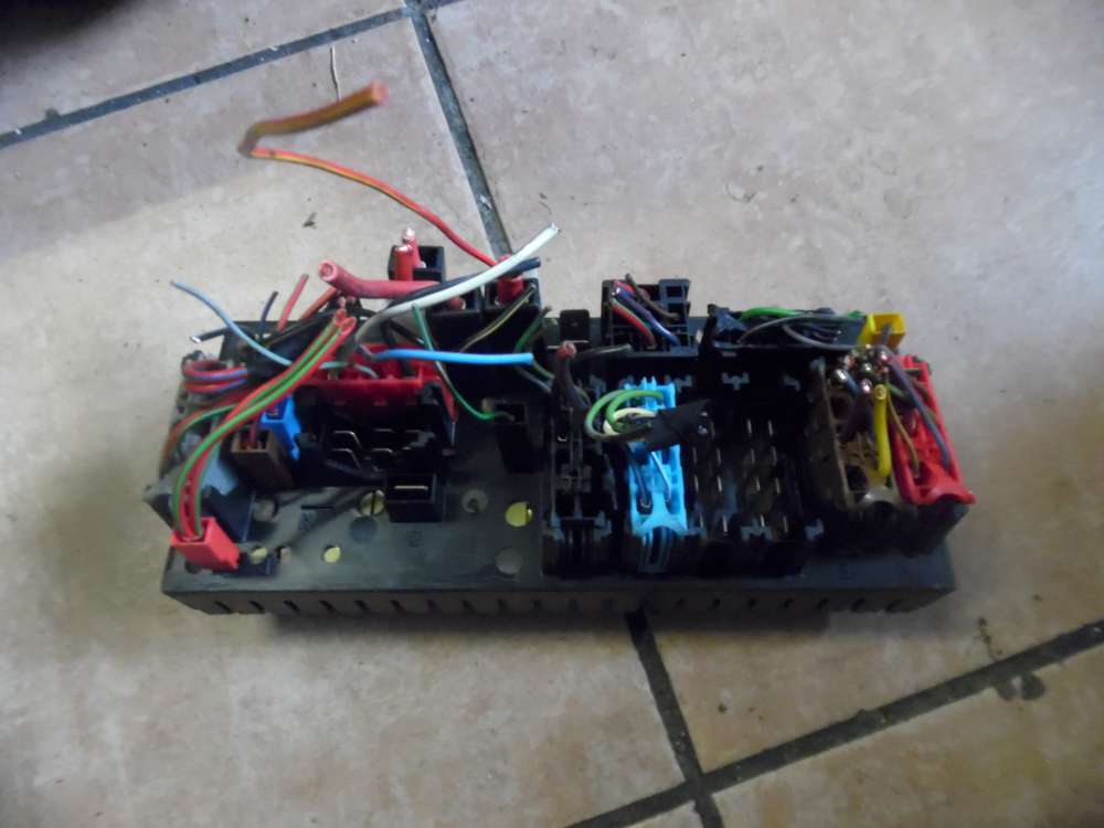 Audi A80 Cabrio Sicherungskasten 443941822