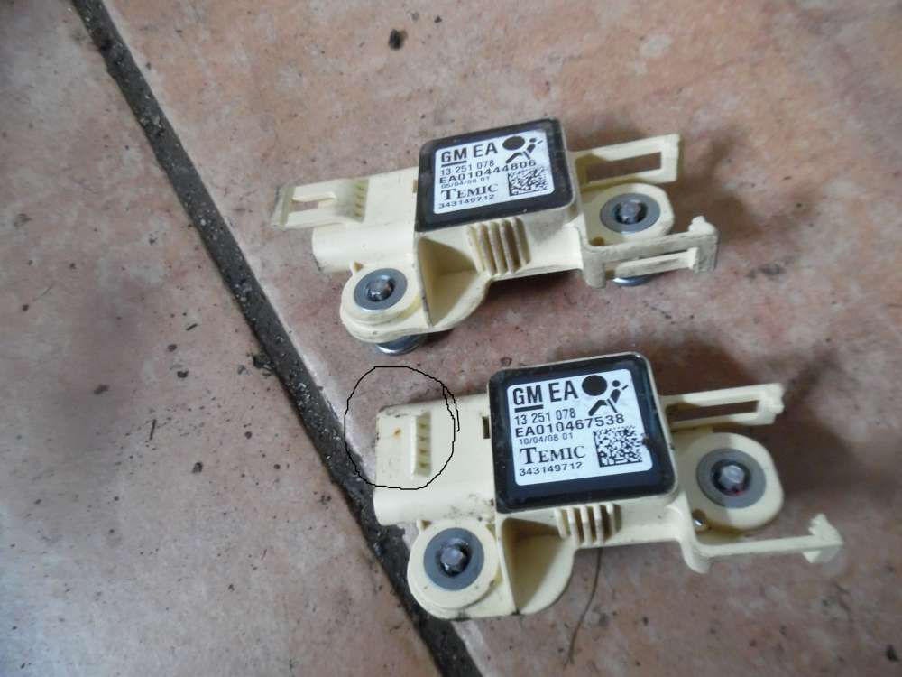Opel Zafira B Airbagsensor Crashsensor 13251078 