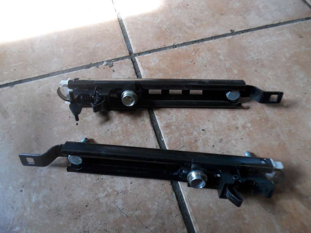 Opel Zafira B Gurthhenversteller Vorne 13166032