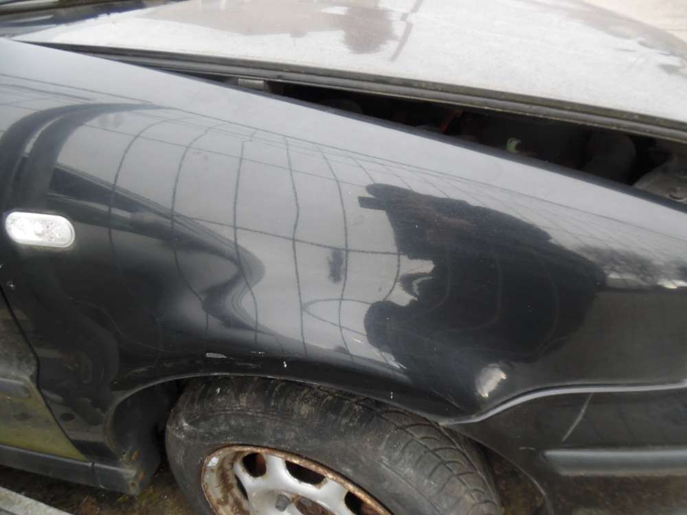 VW Polo 6N 3-T�rer Kotfl�gel Rechts Schwarz 