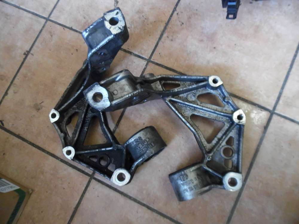 VW Polo 9N Halterung Querlenkerhalter Vorne 6Q0199293 / 6Q0199294 