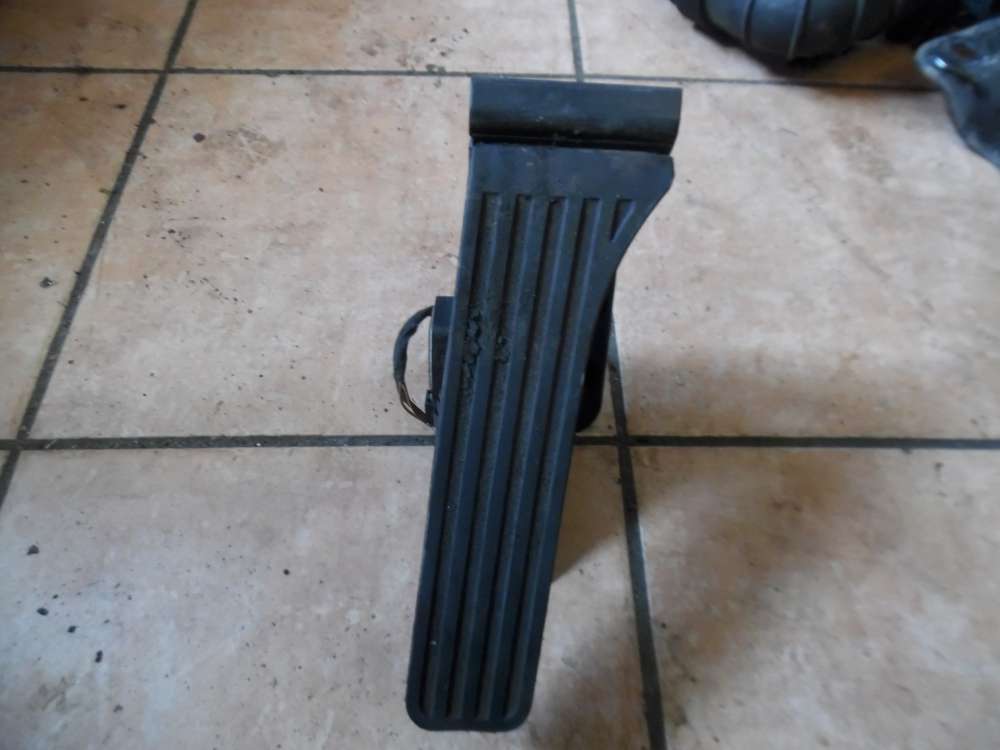 Mercedes-Benz E-Klasse W212 Gaspedal Pedal Elektrisch A2043000004