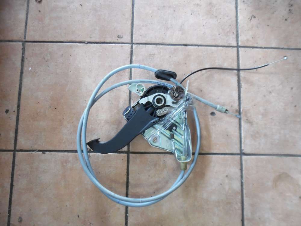 Mercedes-Benz E-Klasse W212 Feststellbremse Pedal Seilzug 2124200785 / A2044200984