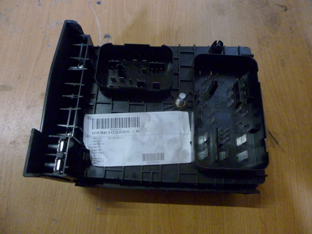 VW Touran 1T Steuergert Sicherungskasten 1K0937124K / 1K0937800G