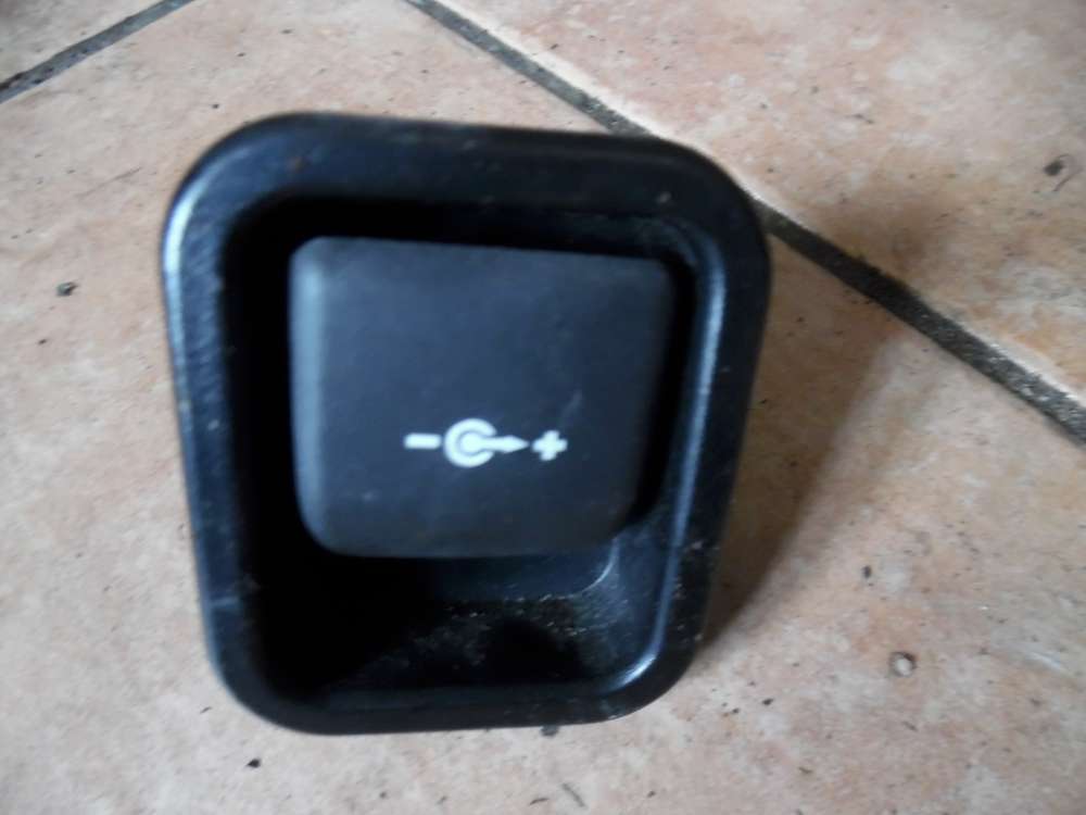 BMW 3er E46 Steckdose mit Aufnahme Gepckraum 7040621