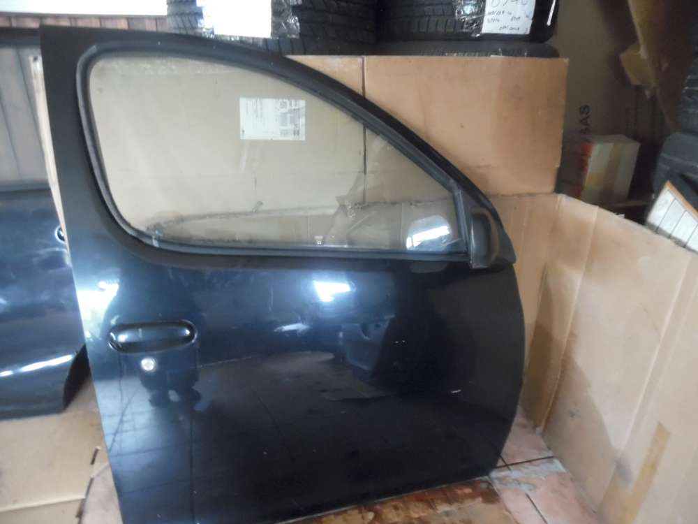 Toyota Yaris Verso Tr Vorne Rechts Schwarz : 209