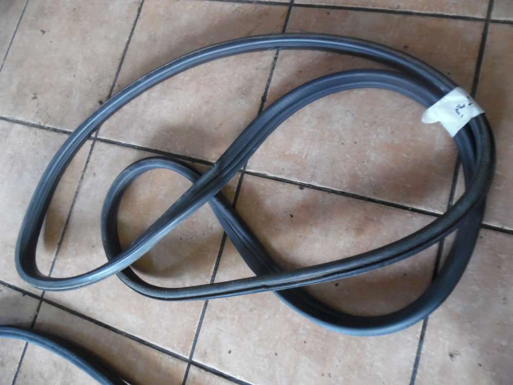 Opel Corsa B Trdichtung Dichtung Vorne Rechts