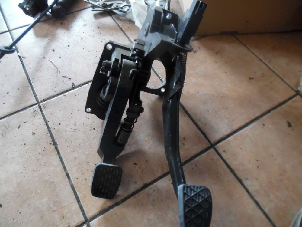 Mercedes-Benz A-Klasse W169 Pedal Kupplungspedal Bremspedal A1692901918 