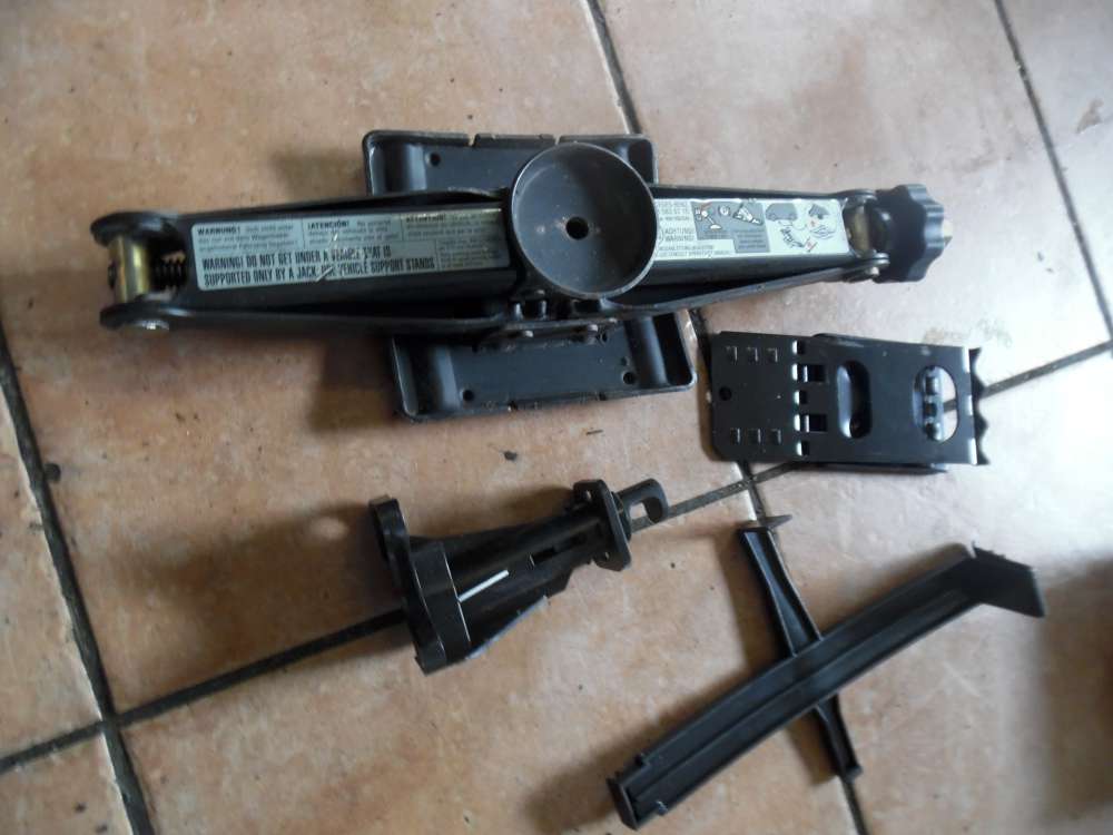 Mercedes-Benz A-Klasse W169 Wagenheber A1685830715