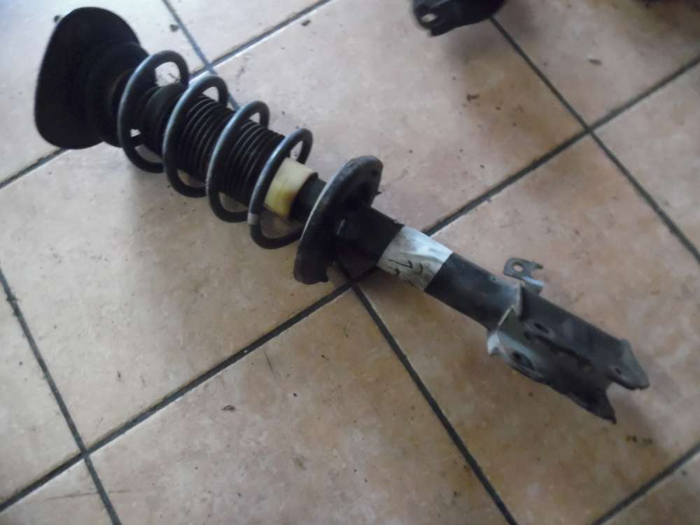 Mitsubishi Colt CZ3 Federbein Stodmpfer Vorne Rechts 4060A104