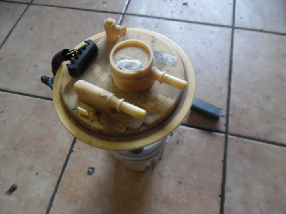 Mitsubishi Colt CZ3 Kraftstoffpumpe Benzinpumpe MN135000