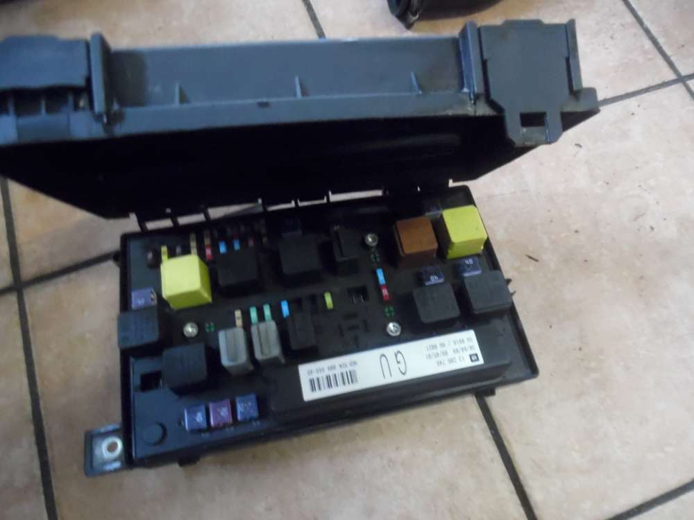 Opel Zafira B Sicherungskasten 13206748 