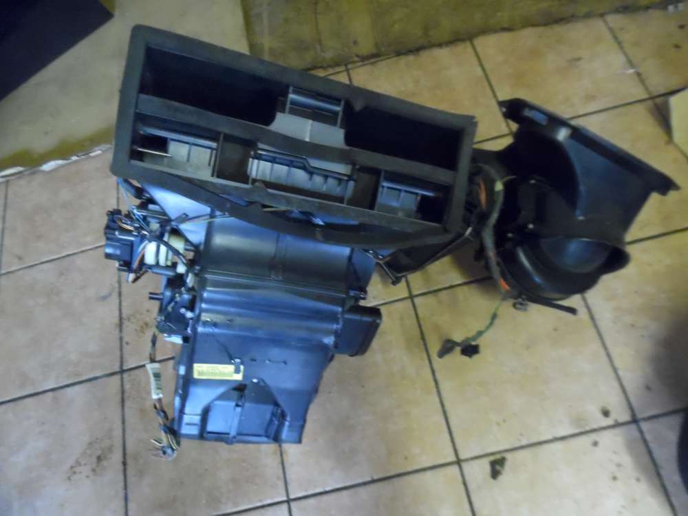 Opel Zafira B Heizungskasten Geblsemotor 13142028