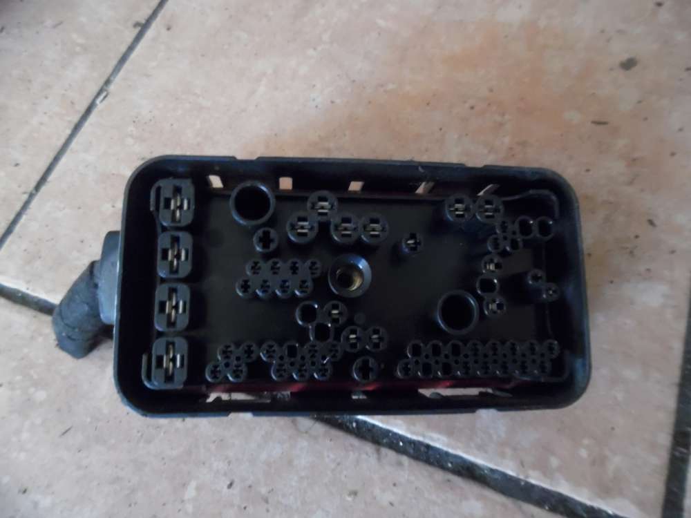 Opel Zafira B Stecker 30431711