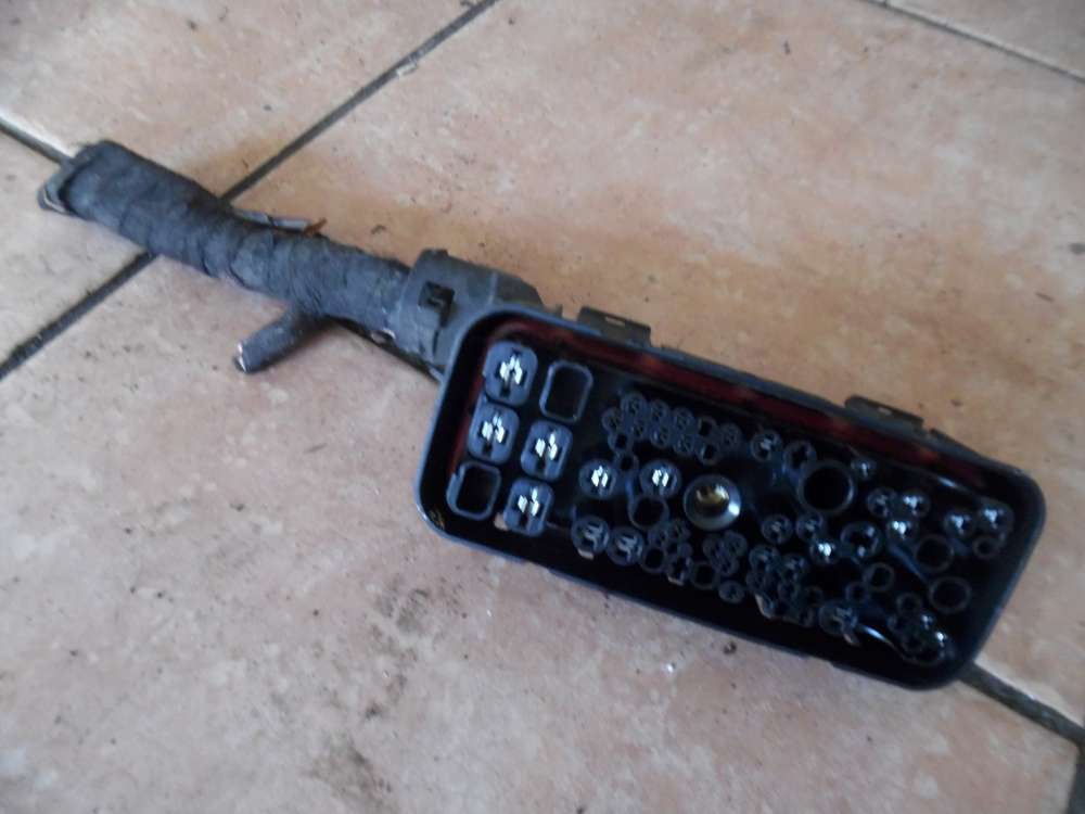 Opel Zafira B Stecker 30431811