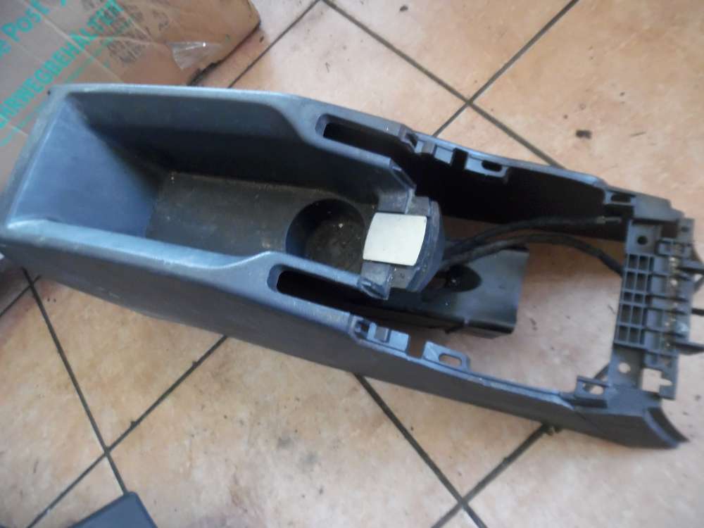 Opel Zafira B Mittelkonsole Ablagefach 13144422