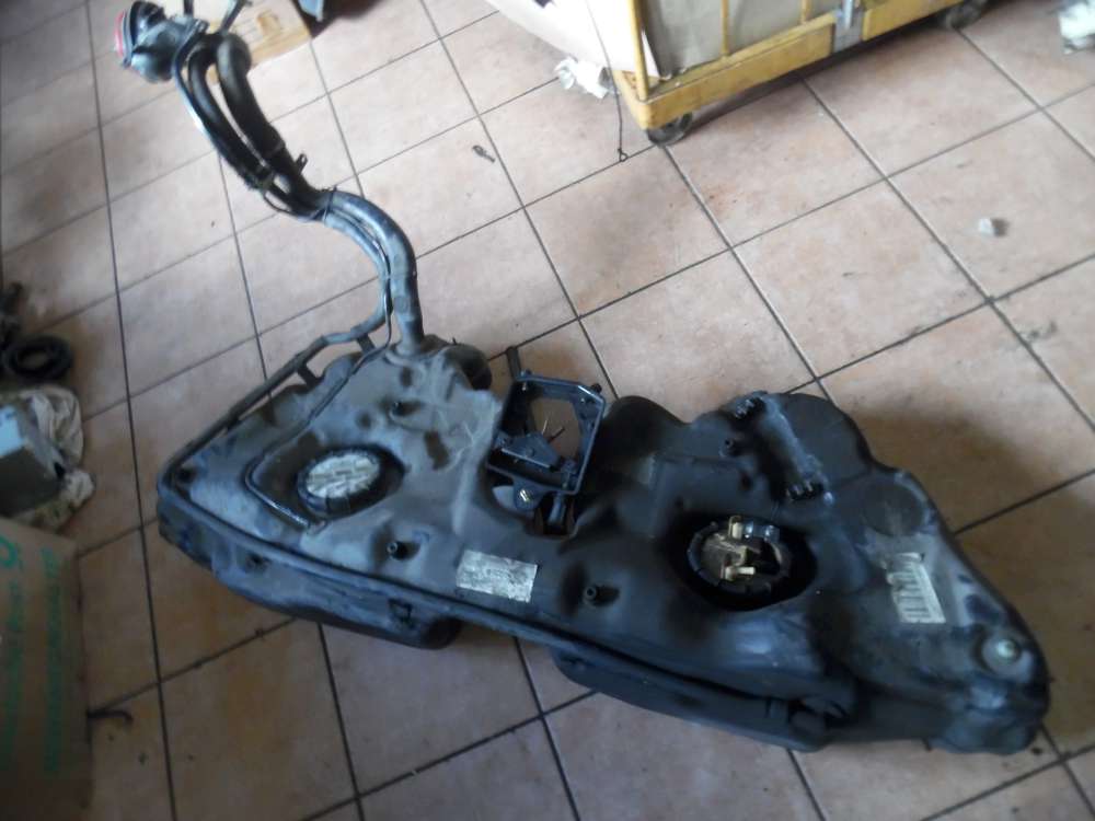 Mercedes-Benz C-Klasse W203 Kraftstofftank, Dieselpumpe und Einf�llstutzen 2034703001 A2034700794