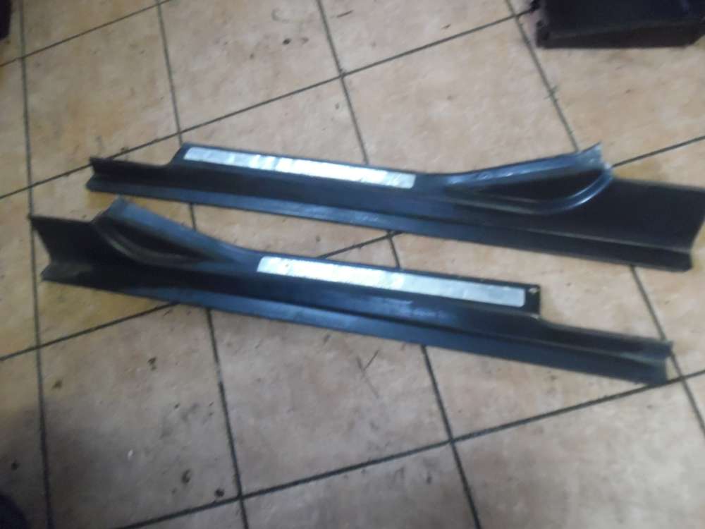 Mercedes-Benz C-Klasse W203 Einstiegsleiste Vorne A2036800735 A2036800835